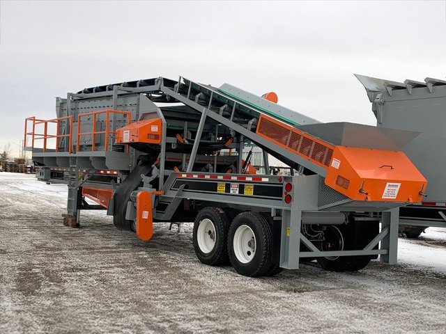 New-6x20-3-Deck-back-angle-02 New 2025 HD4248 18 Yd. Belt Feeder